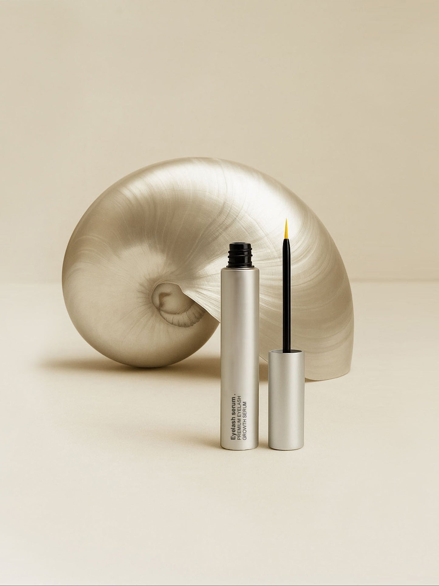 Lash Growth Serum with natural Ingredients and botanical extracts.