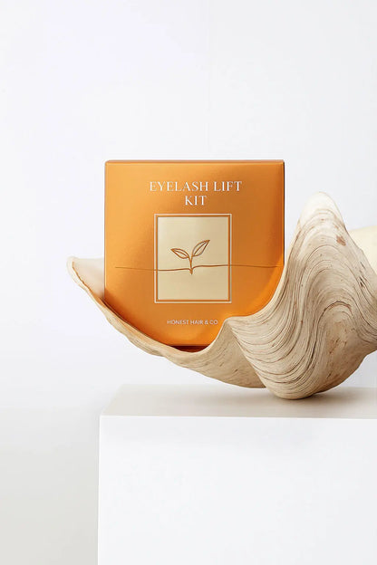 Lash Lift, Easy at-home Kit DIY lash lift kit for natural lashes. Kit contains natural ingredients that nourish your lashes and does not damage your lashes.