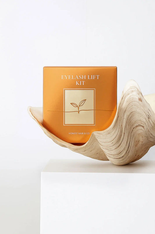 Lash Lift, Easy at-home Kit DIY lash lift kit for natural lashes. Kit contains natural ingredients that nourish your lashes and does not damage your lashes.