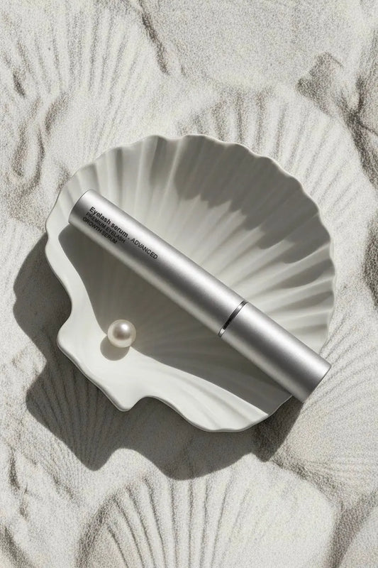 Premium quality eyelash growth serum packed with natural ingredients and botanical extracts. 