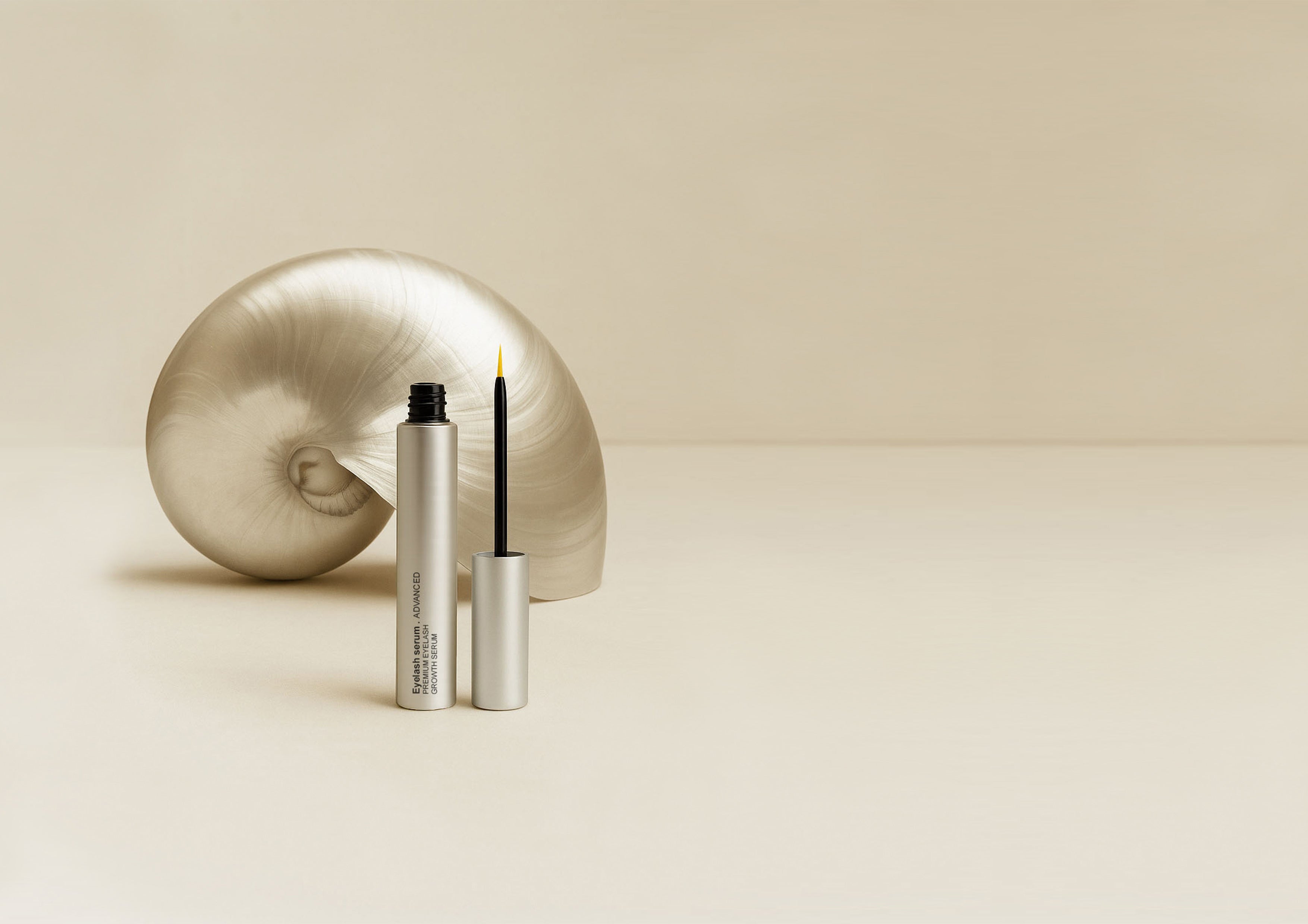 Highly rated Premium quality eyelash growth serum with natural ingredients for nourishing your lashes