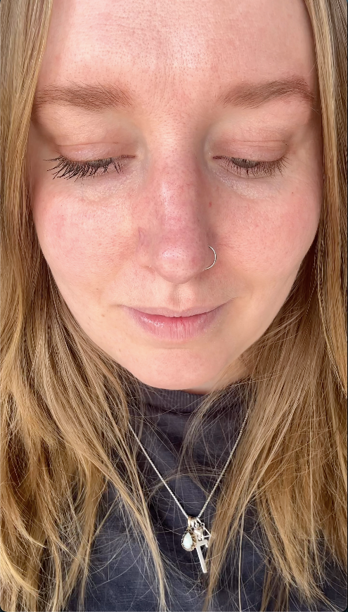 close up comparison of lashes with and without mascara