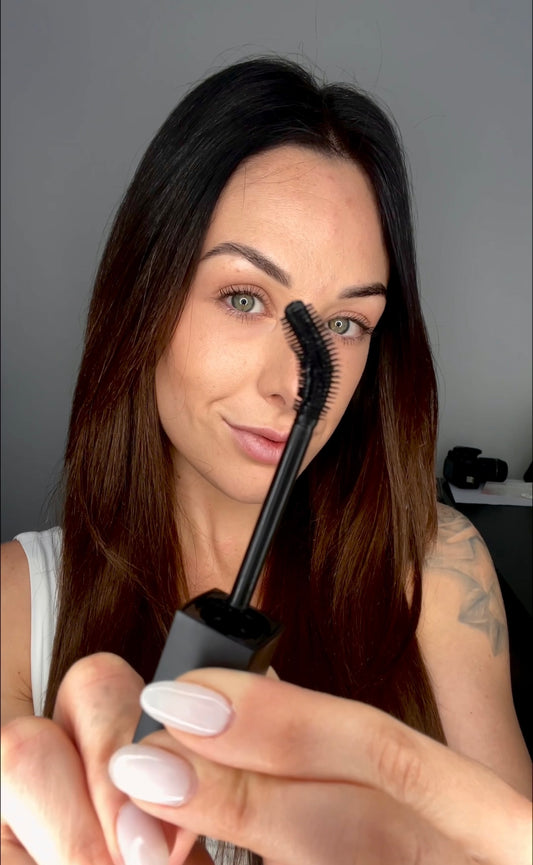Luxurious waterproof mascara with growth serum, long lasting curl and volume for natural lashes