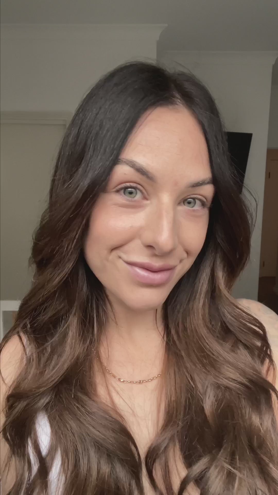 Lash serum that nourishes and lengthens. Natural ingredients. Vegan and cruelty free.  